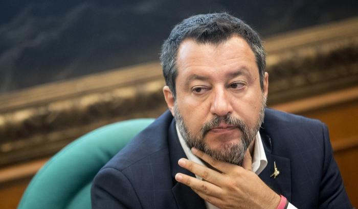 Salvini tenta di scatenare la Bestia contro Lamorgese e migranti ma...