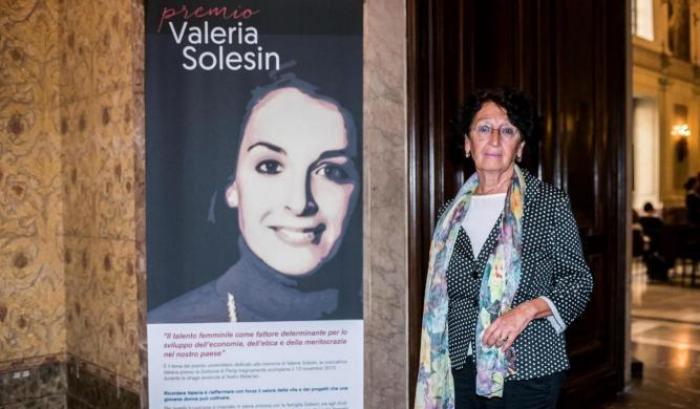 La mamma di Valeria Solesin ai terroristi che le hanno ucciso la figlia: "Cosa sono per voi quei 130 morti?"