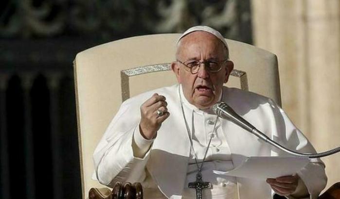 Il Papa ai nuovi vescovi: "Pregare, non come un pappagallo ma con il cuore"