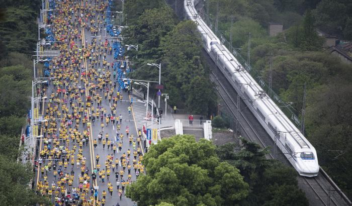 Il covid-19 torna a crescere: in Cina rinviata la maratona 2021 di Wuhan