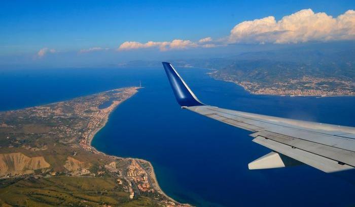 Aereo sullo stretto di Messina