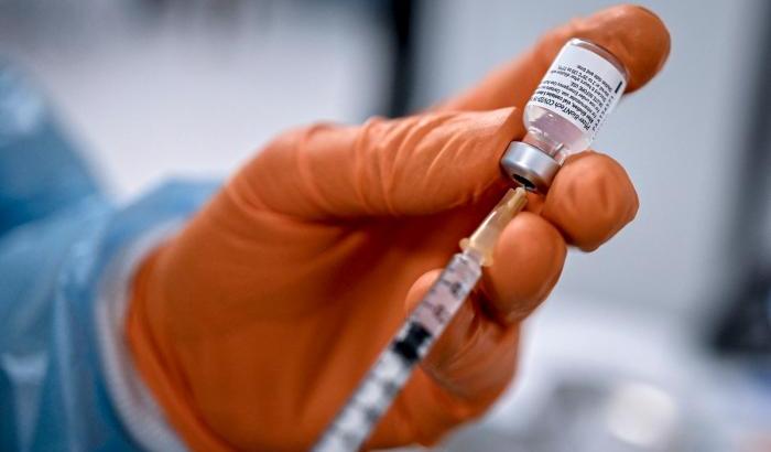 Lo studio conferma: i vaccini proteggono dalla variante Delta, ma non evitano del tutto il contagio