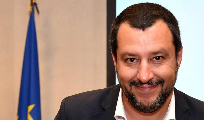 Anche di domenica Salvini se la prende con il reddito di cittadinanza
