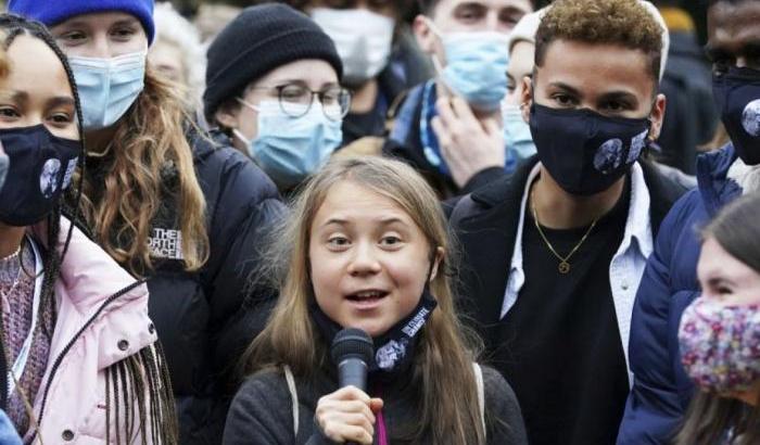 Greta guida la protesta: "La Cop26 resta un bla bla bla. I veri leader siamo noi"