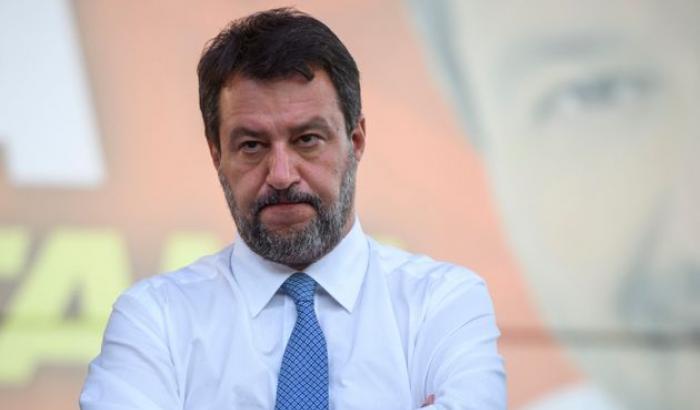 Salvini rincorre Meloni sull'islamofobia e cavalca la polemica sul velo