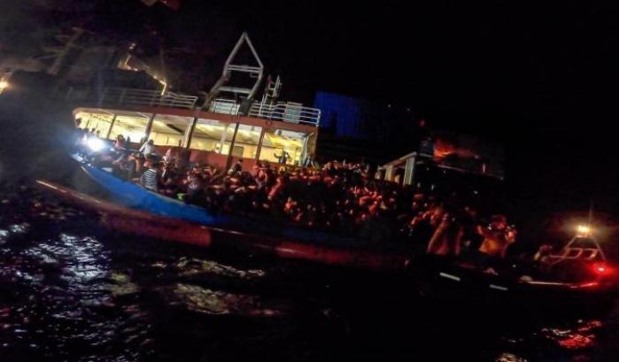 Due navi Ong con 1100 migranti a bordo ignorate da Malta: "Fateci sbarcare"
