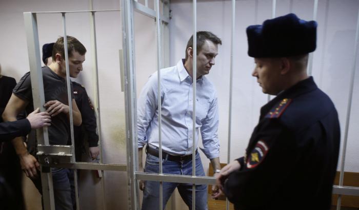 Due detenuti hanno raccontato le torture a Navalny nel carcere di Pokrov...
