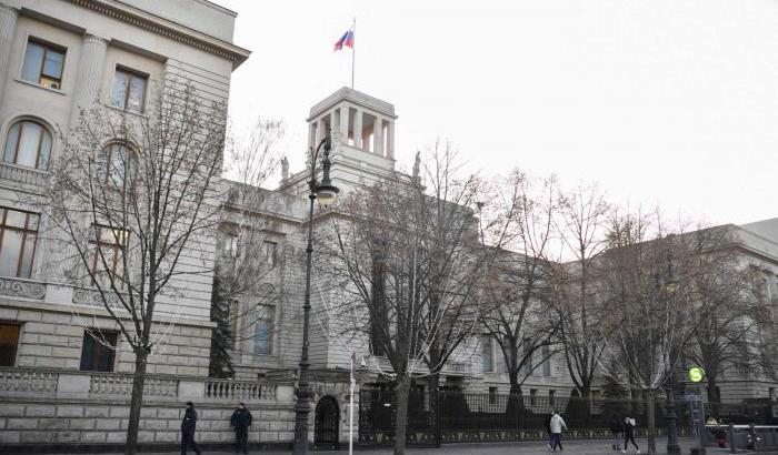 Trovato morto davanti all'ambasciata a Berlino un diplomatico russo