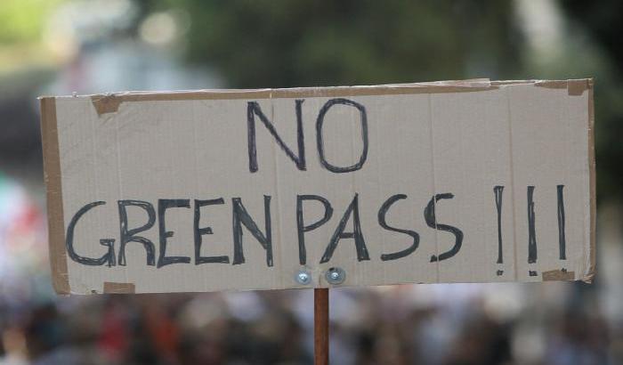 Stretta sulle proteste No green pass nei centri storici: arriva (finalmente) la direttiva dal Viminale