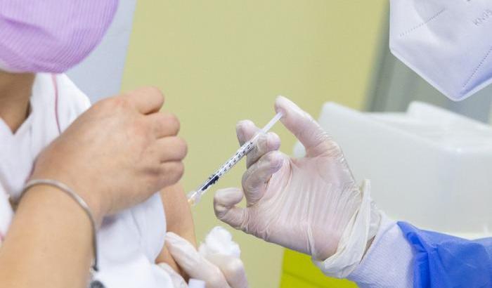In Lombardia arriva la terza dose di vaccino anti-Covid anche nelle farmacie