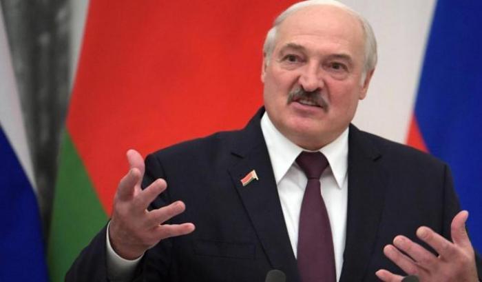 Il tiranno Lukashenko ricatta l'Ue: "E se vi tagliassimo il gas?"