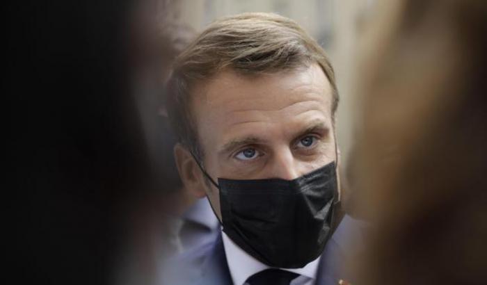 Ucraina, Macron vola da Putin: "Dialogo e de-escalation per impedire l'uso delle armi"