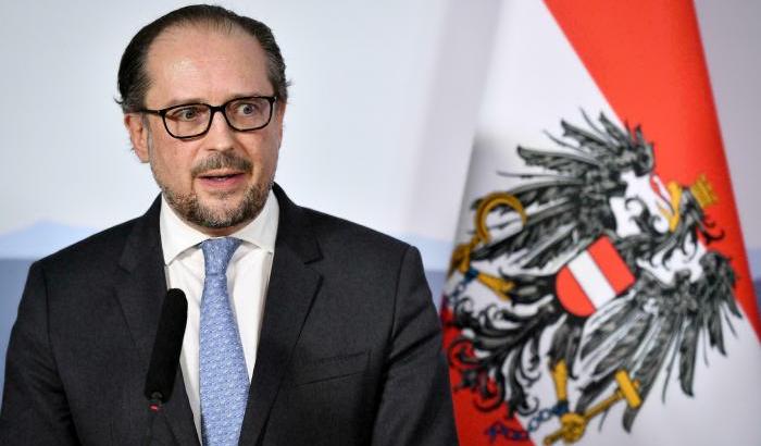 L'Austria insiste: "La Ue deve finanziare i muri ai confini e nuove sanzioni alla Bielorussia"