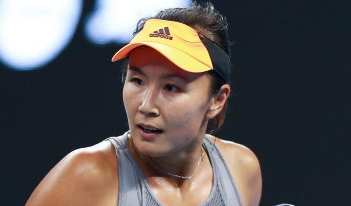 La tennista denuncia l'ex vicepremier per violenza sessuale e scompare: "Dov'è Peng Shuai?"