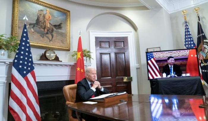 Summit virtuale tra Biden e Xi Jinping: "Incontro approfondito, schietto e produttivo"