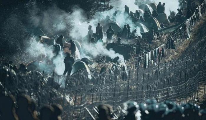 Lacrimogeni al confine tra Polonia e Bielorussia