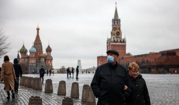 Il Covid avanza e la Russia trema: oggi nuovo record di decessi con 1.251 morti in 24 ore