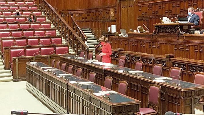 Della violenza sulle donne al Parlamento non interessa: solo in 8 (su 630) deputati hanno ascoltato la Ministra Bonetti
