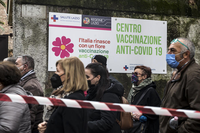 Covid, più di 12.000 i contagiati e 47 morti. Superati i 5 milioni di casi da inizio pandemia