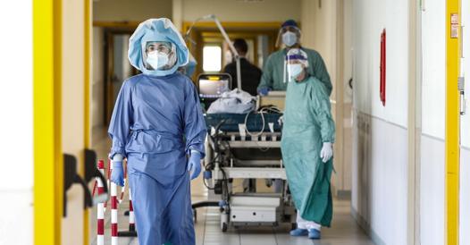 L'allarme degli anestesisti sulle terapie intensive: "Senza restrizioni si riempiranno di nuovo"