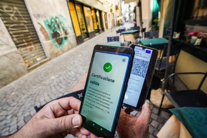 Super Green pass: non solo le Regioni, ora lo chiedono anche esponenti del governo