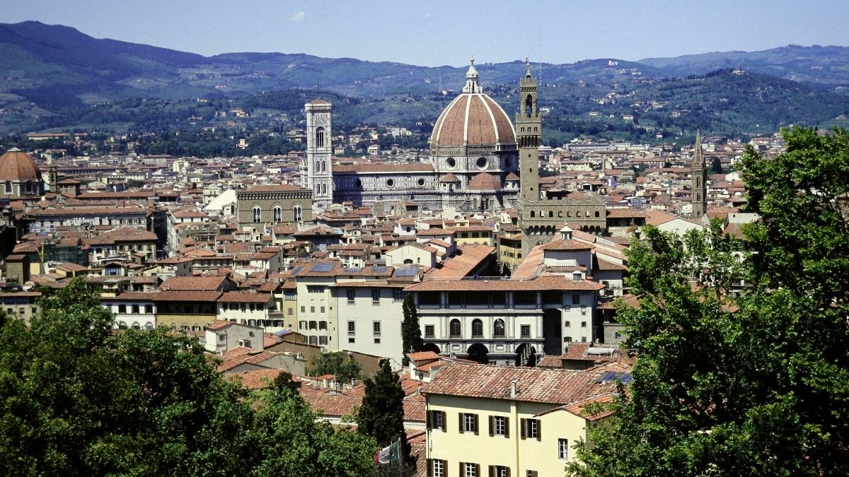 A Firenze obbligo di mascherina all'aperto da dicembre e Nardella teme per il turismo
