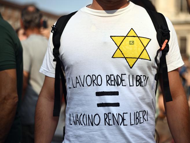 La comunità ebraica valuta un esposto contro i No Green Pass: "Basta paragoni con la Shoah"