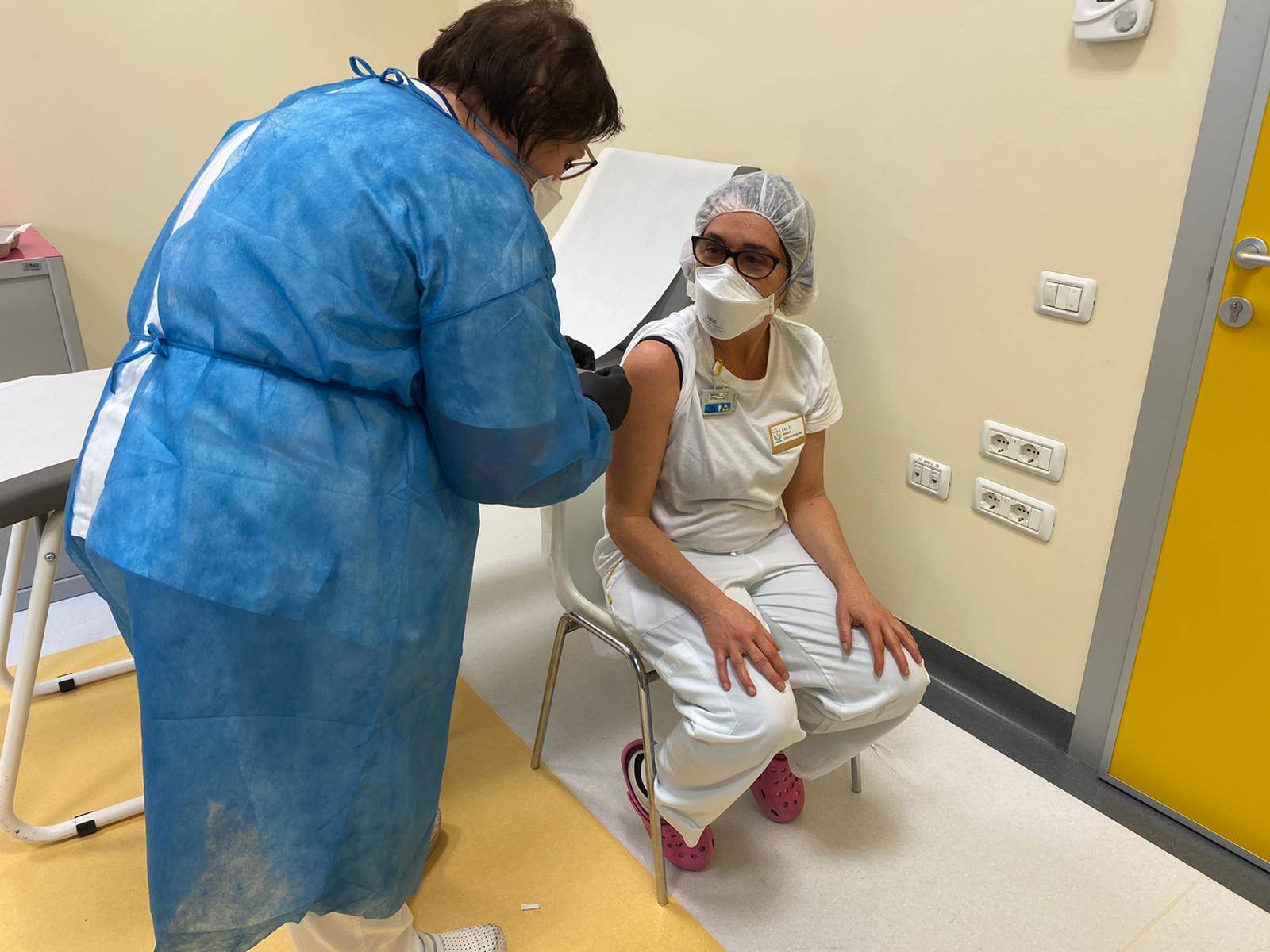 In Liguria il Covid colpisce 5 volte di più i non vaccinati