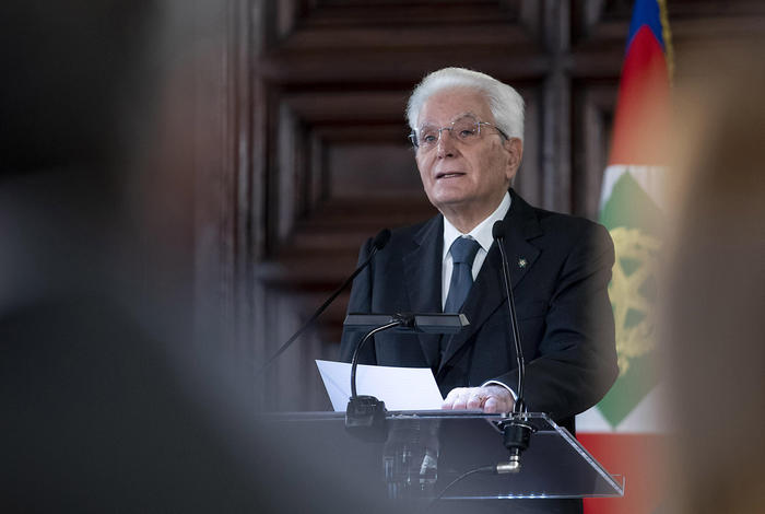 Mattarella: "L'aumento dei contagi ci ricorda di non abbassare la guardia"