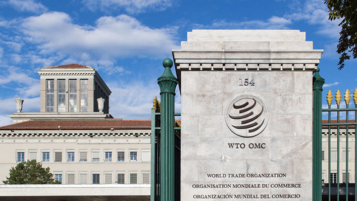 I primi effetti collaterali della variante Omicron: rinviata a data da destinarsi la conferenza del Wto