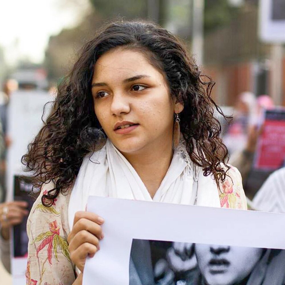L'attivista egiziana Sanaa Serif è libera: era stata arrestata dopo aver denunciato un'aggressione