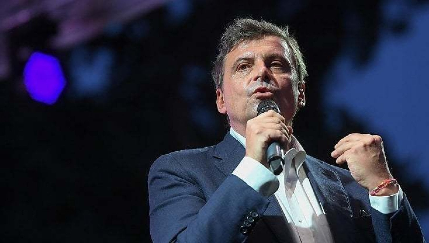 Calenda si dimette dal Consiglio comunale romano: "Si lavora in modo assurdo. E' impossibile" Calenda si dimette dal Consiglio comunale romano: "Si lavora in modo assurdo. E' impossibile"