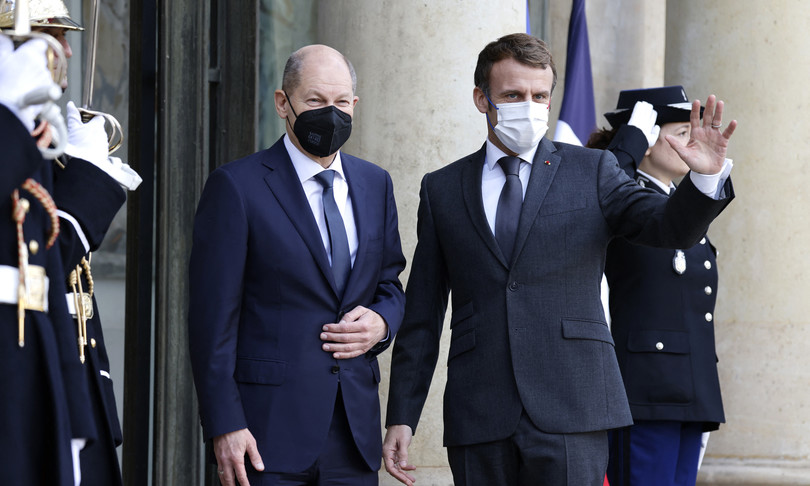 Il summit Francia-Germania è andato alla grande, Macron: "Con Scholz convergenza di vedute"