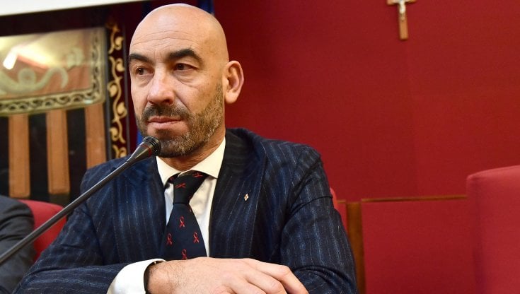 Bassetti lo ribadisce: "Obbligo vaccinale e sanzioni, ecco cosa serve"