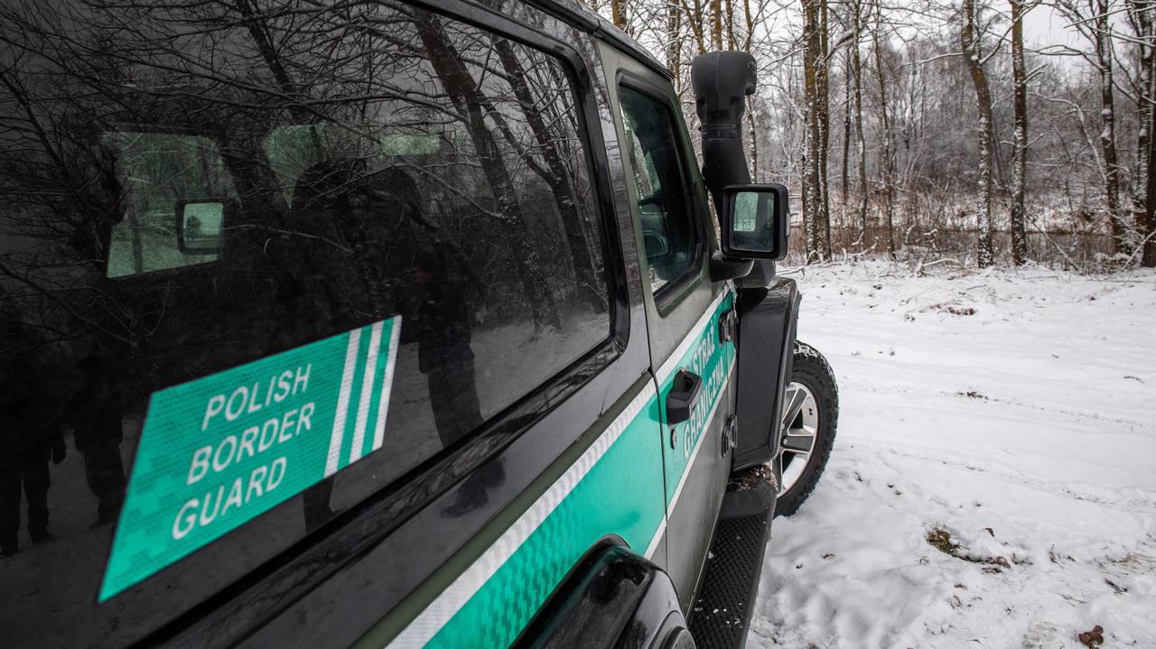 La strage continua: un altro migrante morto di gelo e stenti al confine della Polonia