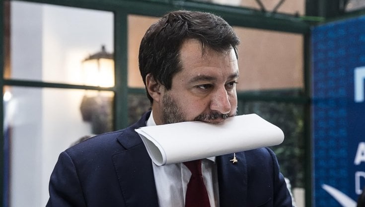 Salvini senza argomenti: continua a rilanciare notiziucole per attaccare i migranti (e la Boldrini)