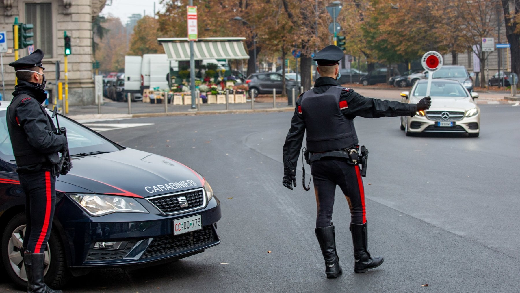 Il no-vax insulta e minaccia i carabinieri che gli chiedono il Green pass: 