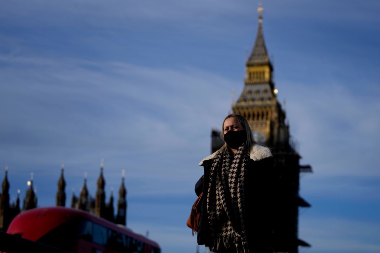 AP21343405004505 In Regno Unito Omicron dilaga: quasi 60mila contagi e 150 morti