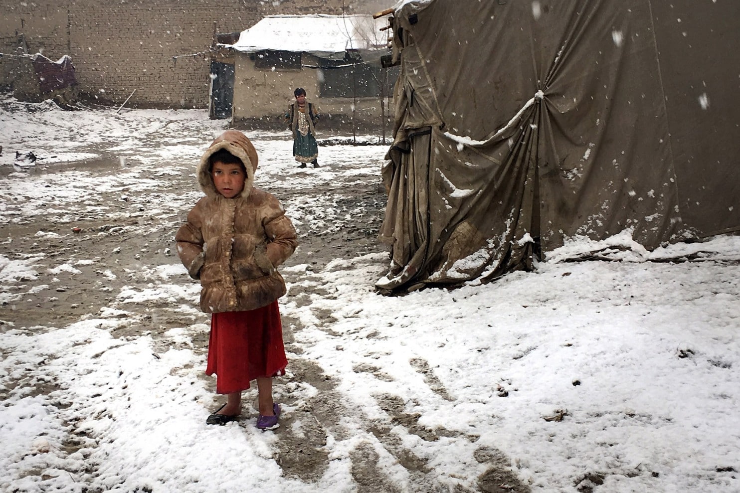 Di freddo e di fame: così si muore nell'Afghanistan dimenticato