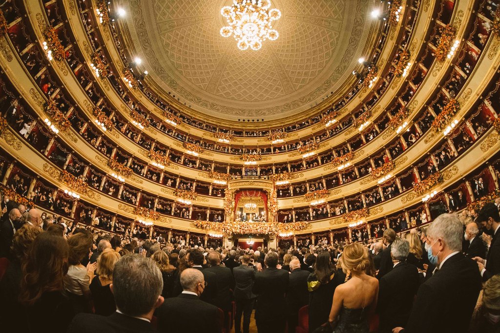 Contagi alla Scala e no-vax e no-green pass cavalcano la polemica social