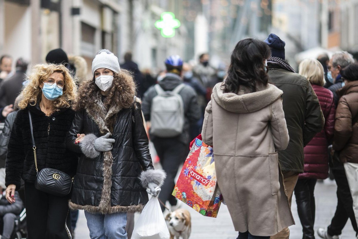 Sondaggio sul Covid, metà degli italiani lo ritiene ormai superato