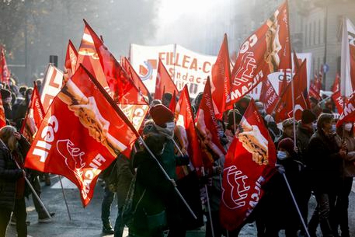 Fratoianni: "Orgoglioso di essere stato nella piazza per lo sciopero generale"