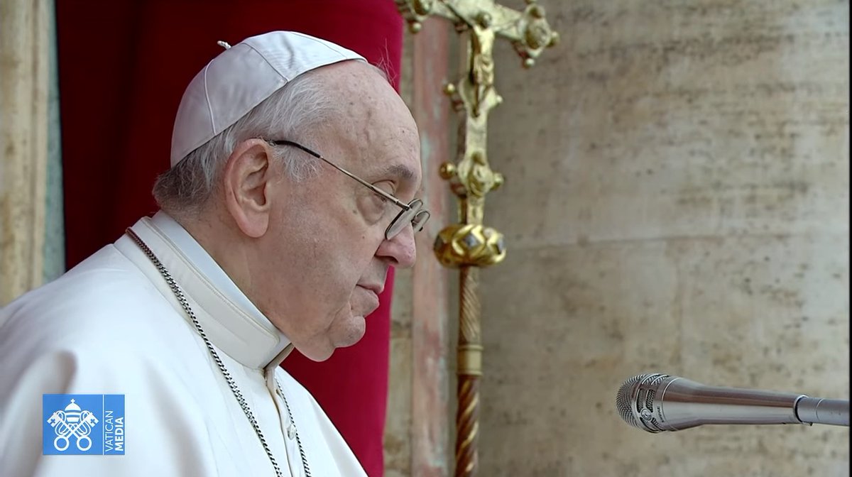 Il Papa alla messa dell'Epifania: "I Magi ci insegnano a cercare sempre nuove vie"
