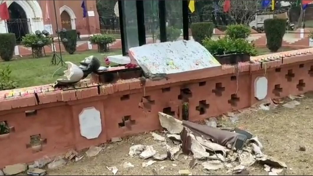 Estremisti di destra indù devastano una chiesa e abbattono una statua di Gesù in India
