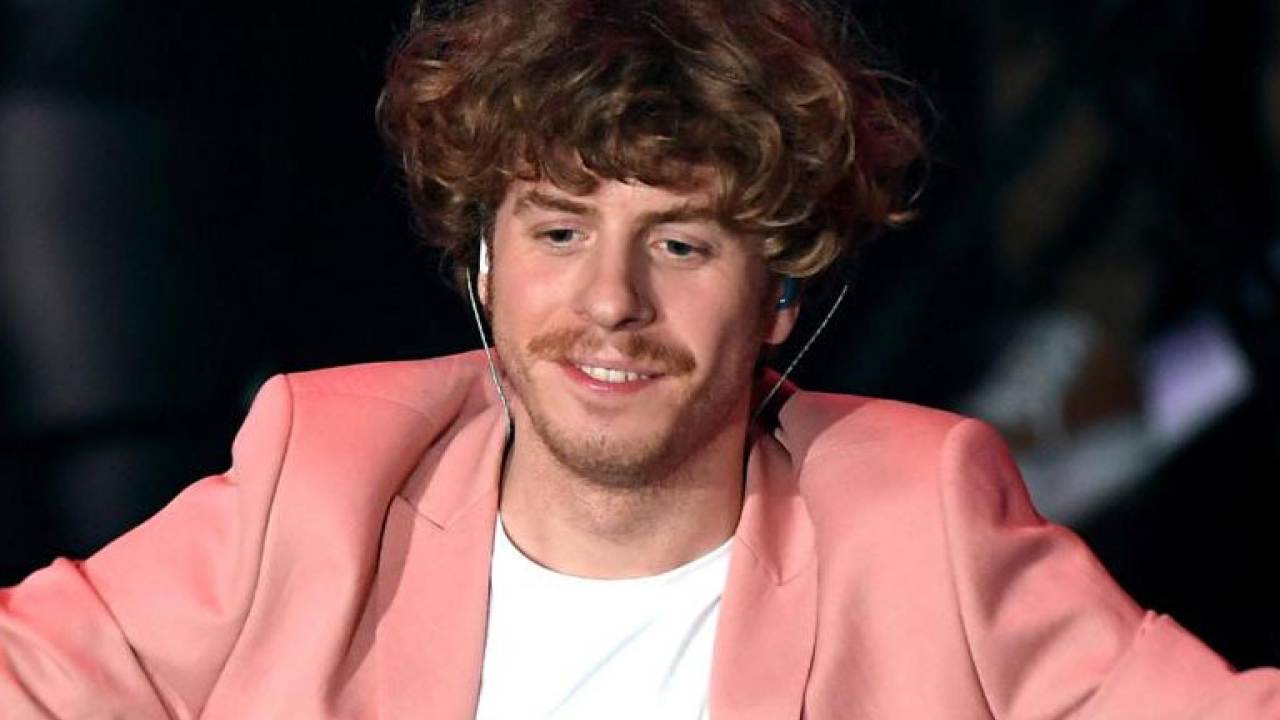 La lettera di Lodo Guenzi: "Caro no-vax, parli di Covid chi è del mestiere. Io e te non ne capiamo un... La lettera di Lodo Guenzi: "Caro no-vax, parli di Covid chi è del mestiere. Io e te non ne capiamo un...