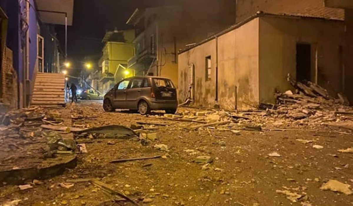 Tragedia a Ravanusa, esplode un tubo del metanodotto e crollano 7 palazzine: 4 morti e 5 dispersi