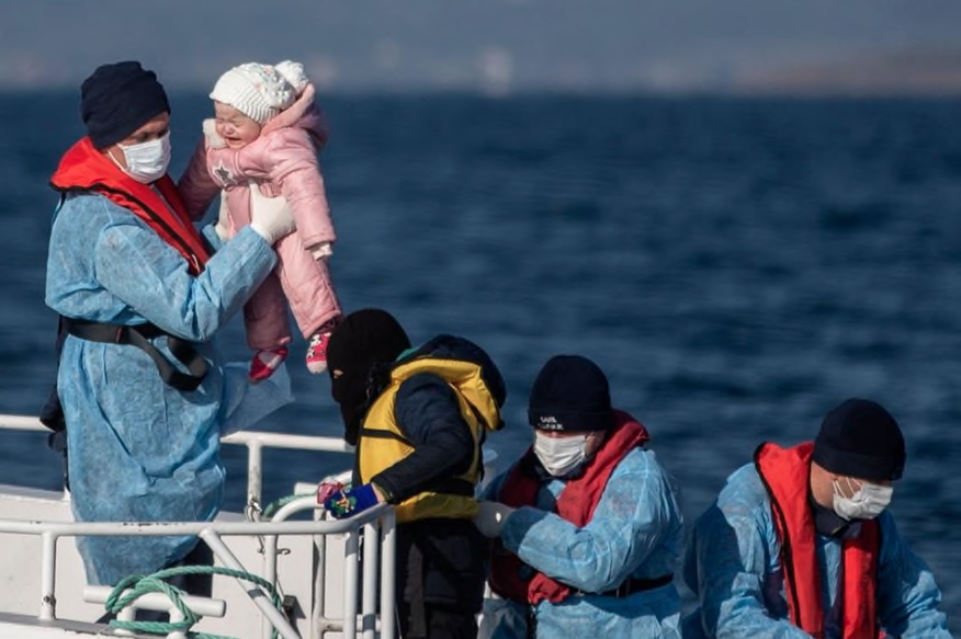 Strage di Natale in Grecia: affonda una barca a vela, muoiono 11 migranti