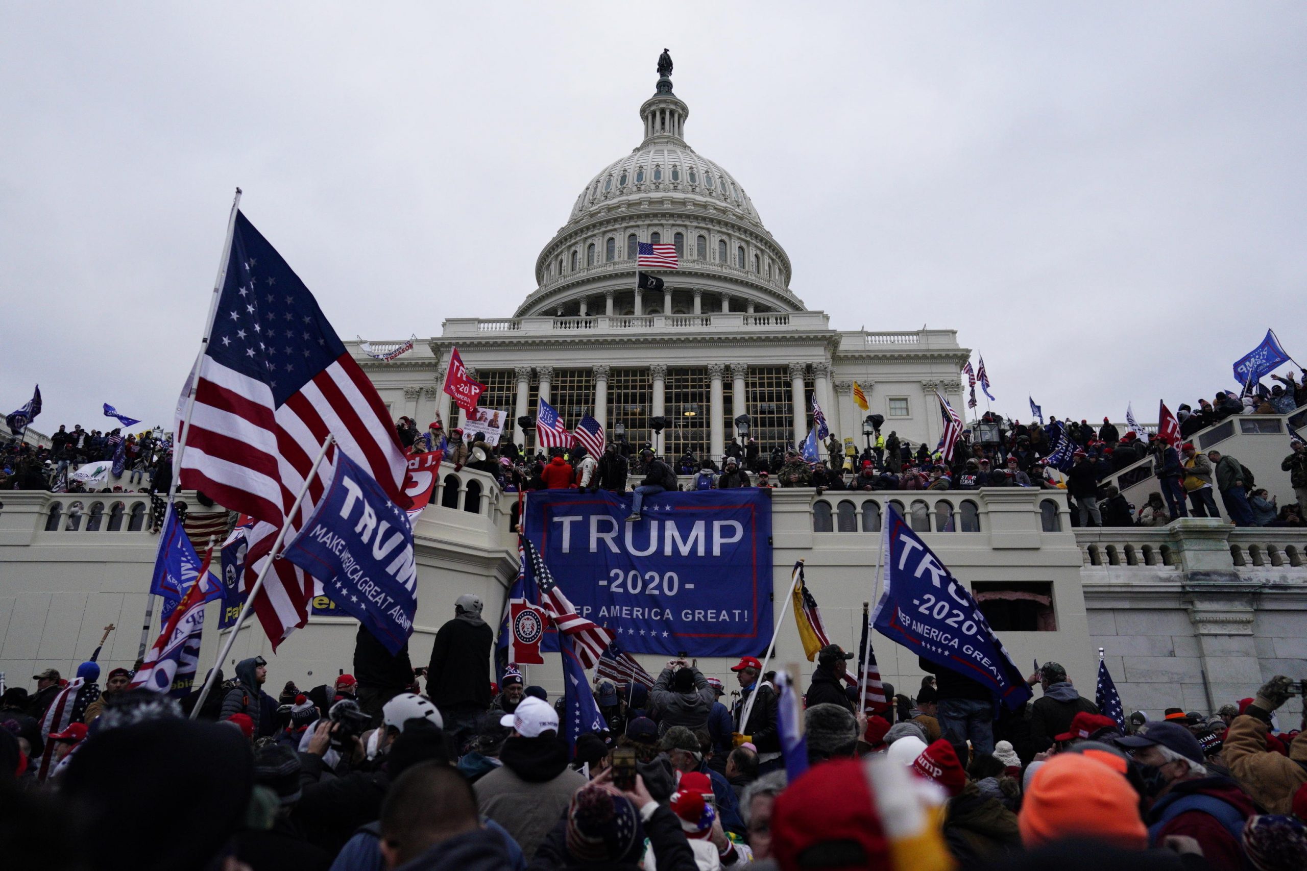 Dopo l'ideologo, il capo staff: il "cerchio magico" di Trump affonda nel golpe fallito