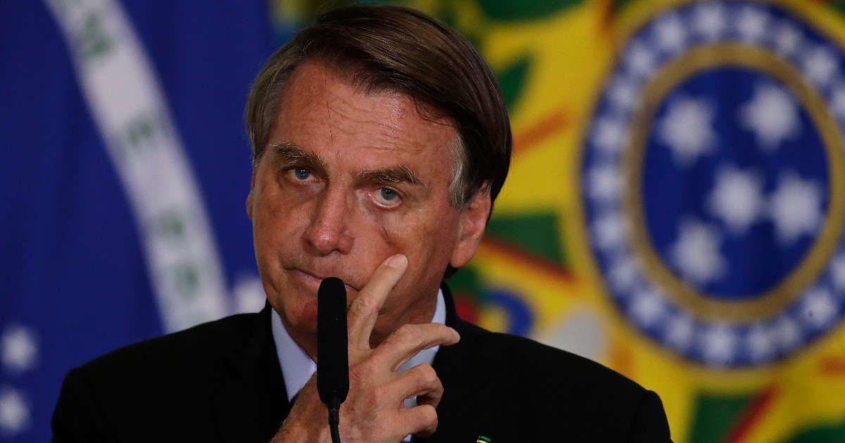 "Il vaccino anti-Covid causa l'Aids": Bolsonaro accusato di fake news sulla pandemia