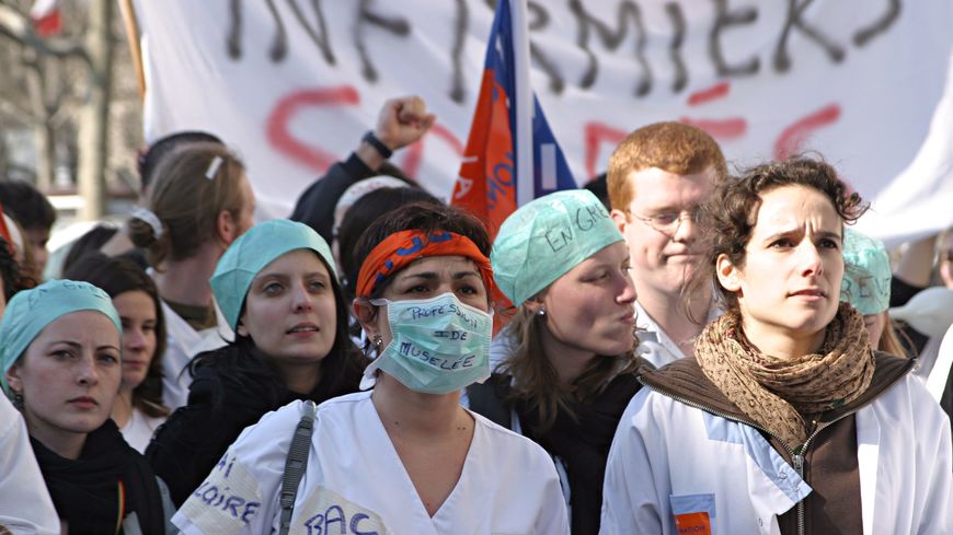 La Francia aumenterà gli stipendi degli infermieri delle terapie intensive